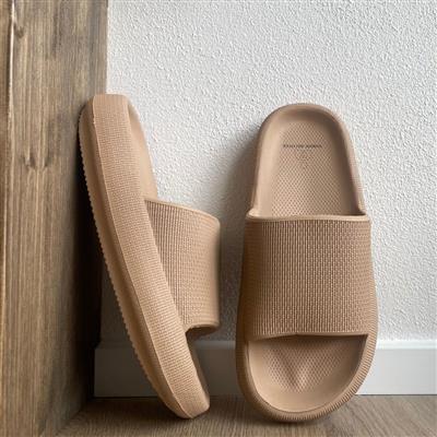 W.O.C Slippers - 44-45 / Beige